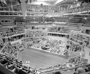 880489 Afbeelding van vermoedelijk een openbare repetitie van een onbekend symfonieorkest in het Muziekcentrum ...